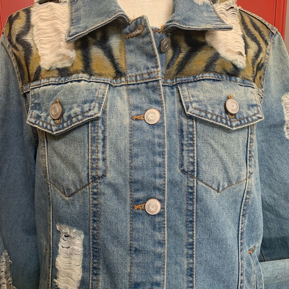 Hand painted Denim Jacket TIGER NEW Women’s SZ MD big cats lions OOAK - Picture 9 of 13
